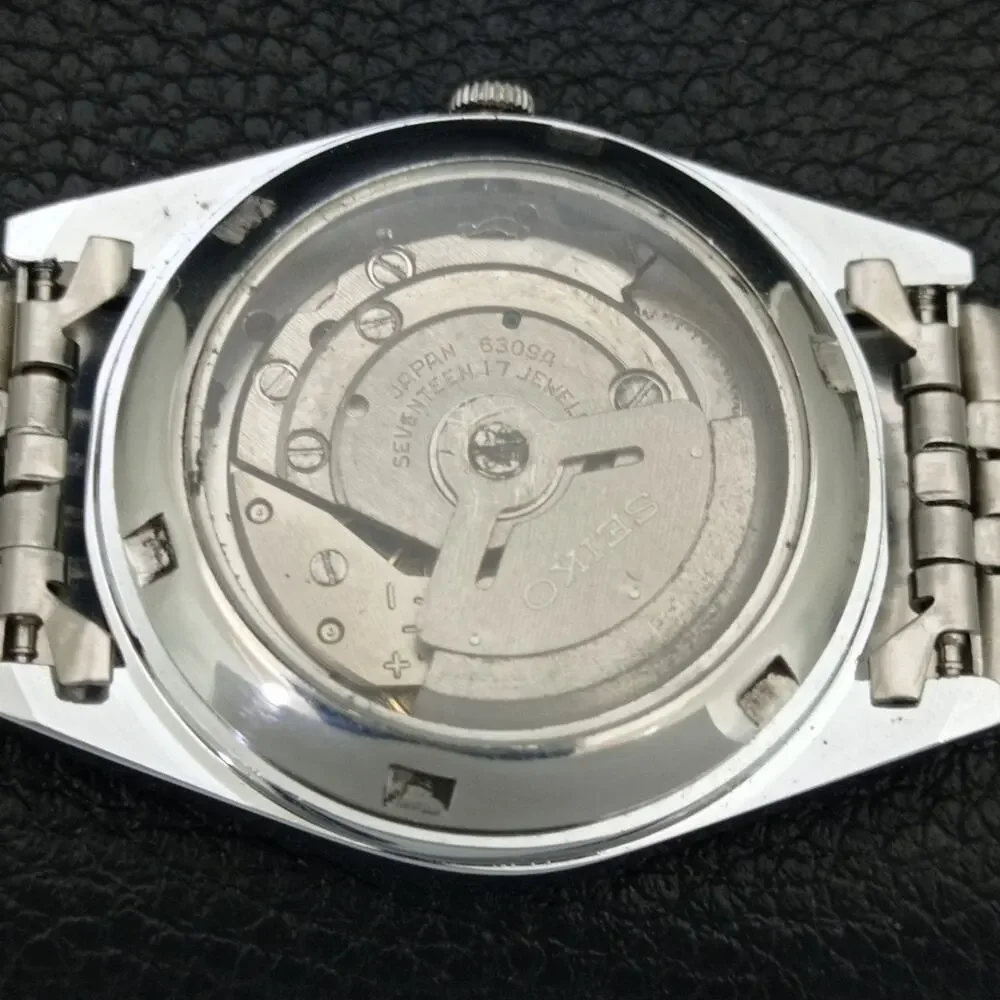Vintage 1985 Seiko Automatic Mens Silver Watch W/daydate & Silver accents